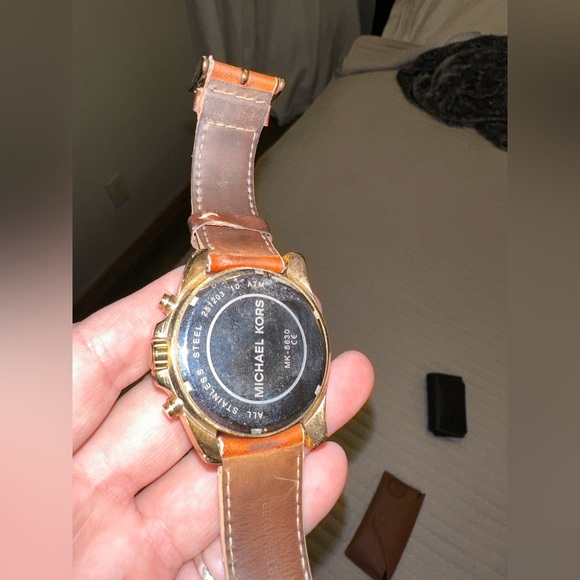 Michael Khors Used Leather Watch - Picture 3 of 6